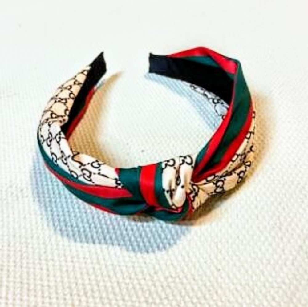 Mid knotted headband
